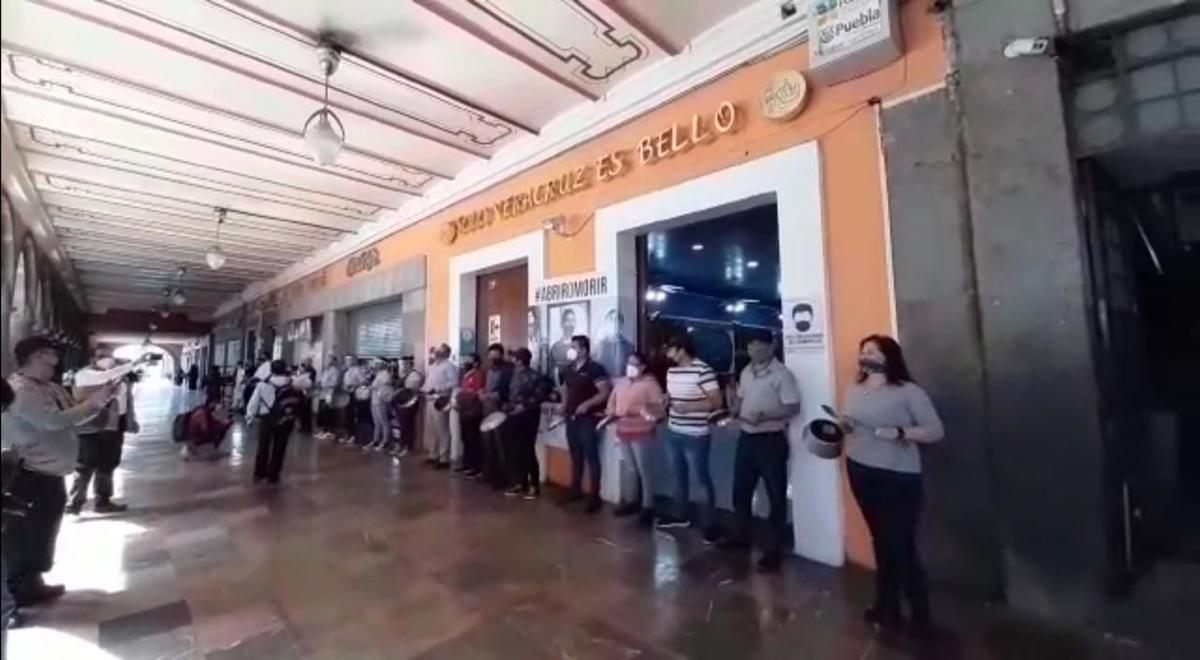 Restaurantes piden reapertura con cacerolazo en el Centro Histórico. (Especial)