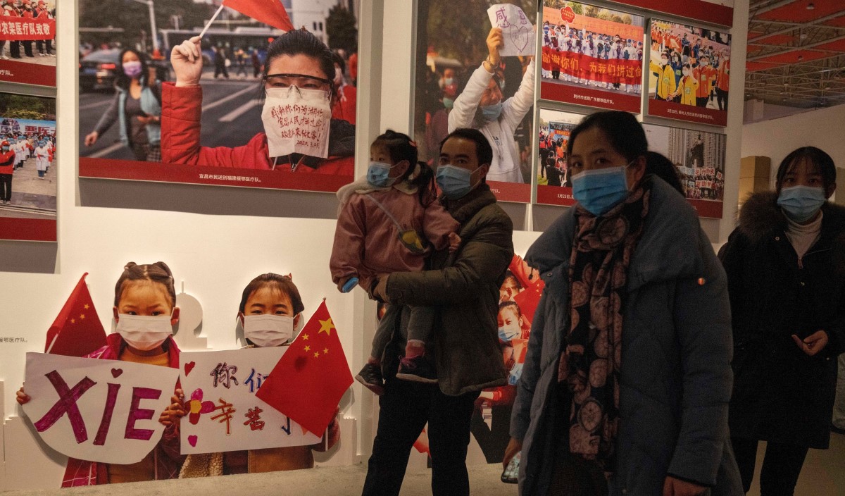 Wuhan intenta regresar a la normalidad a un año de iniciar el confinamiento. | AP