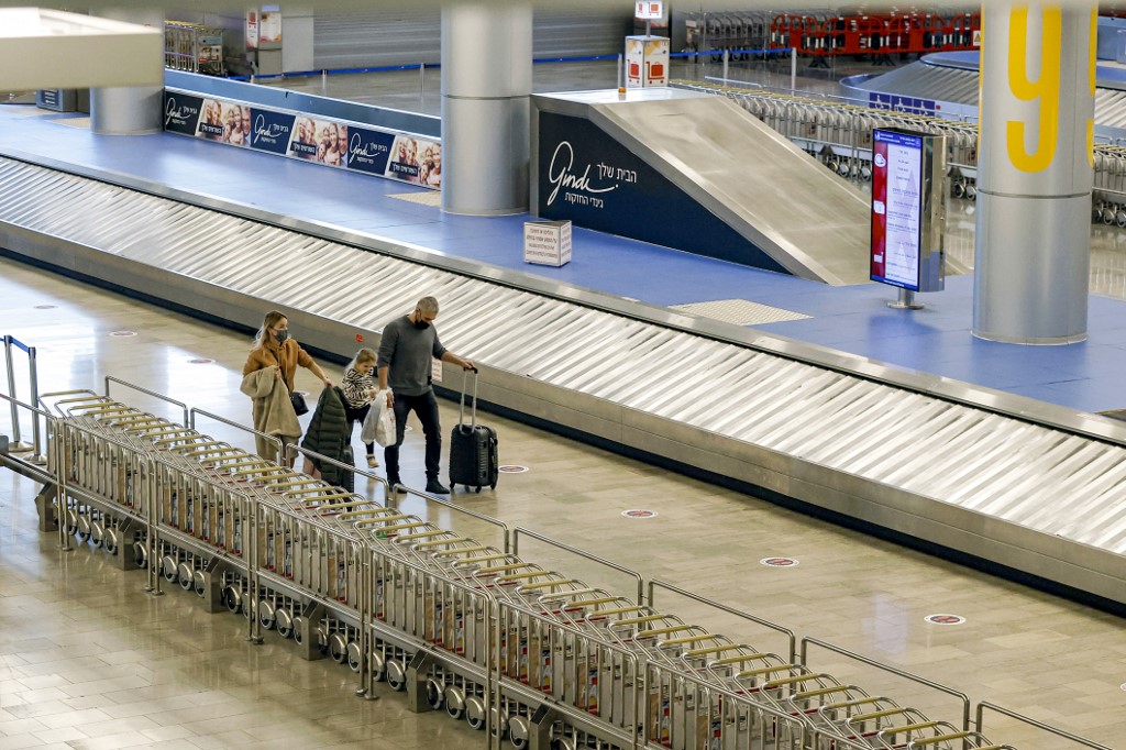 El aeropuerto de Tel Aviv cerrará durante una semana con el fin de evitar la llegada de nuevas cepas. (AFP)