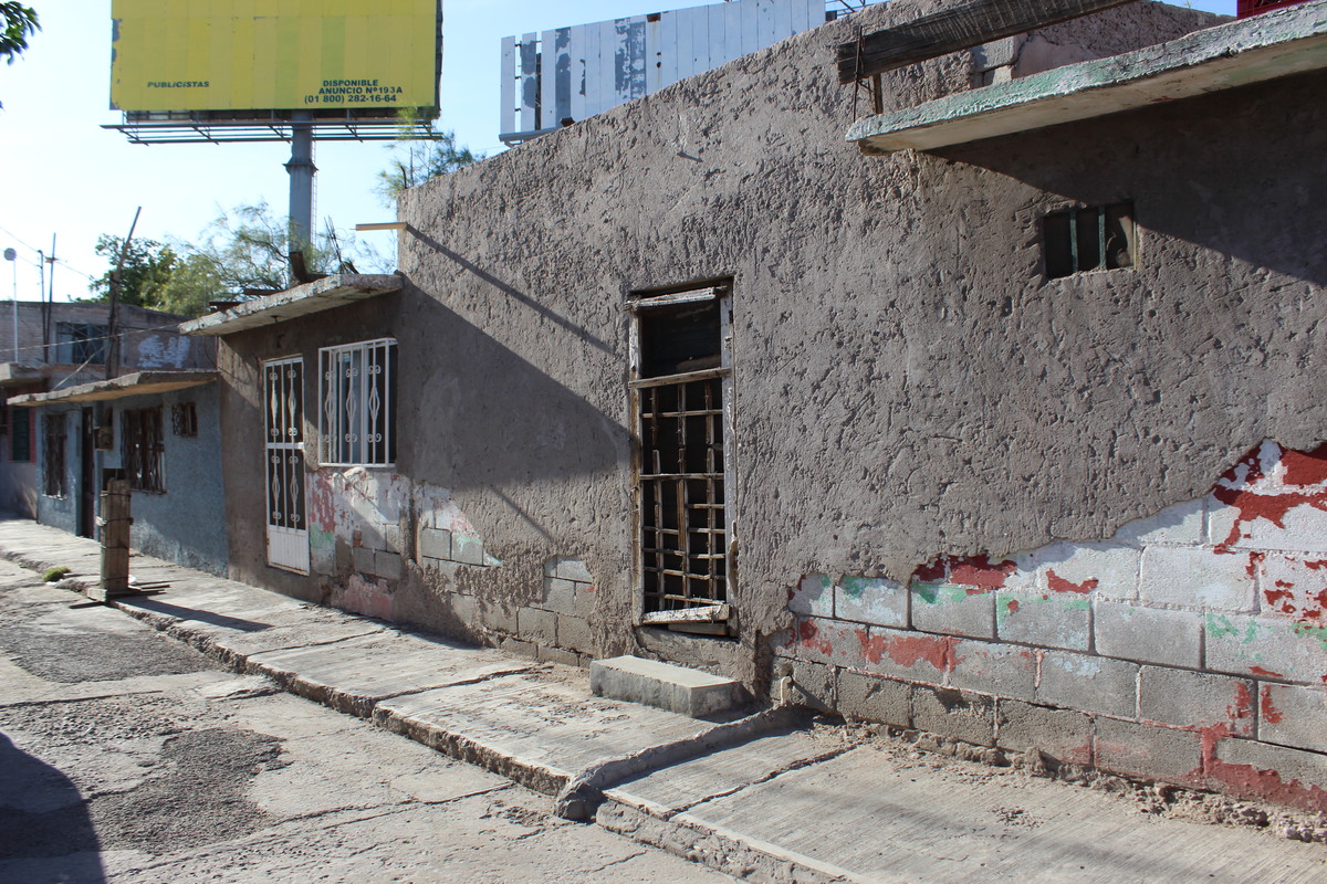 Autoridades estatales se reunieron con los habitantes de la colonia El Arenal de Torreón. (Especial)