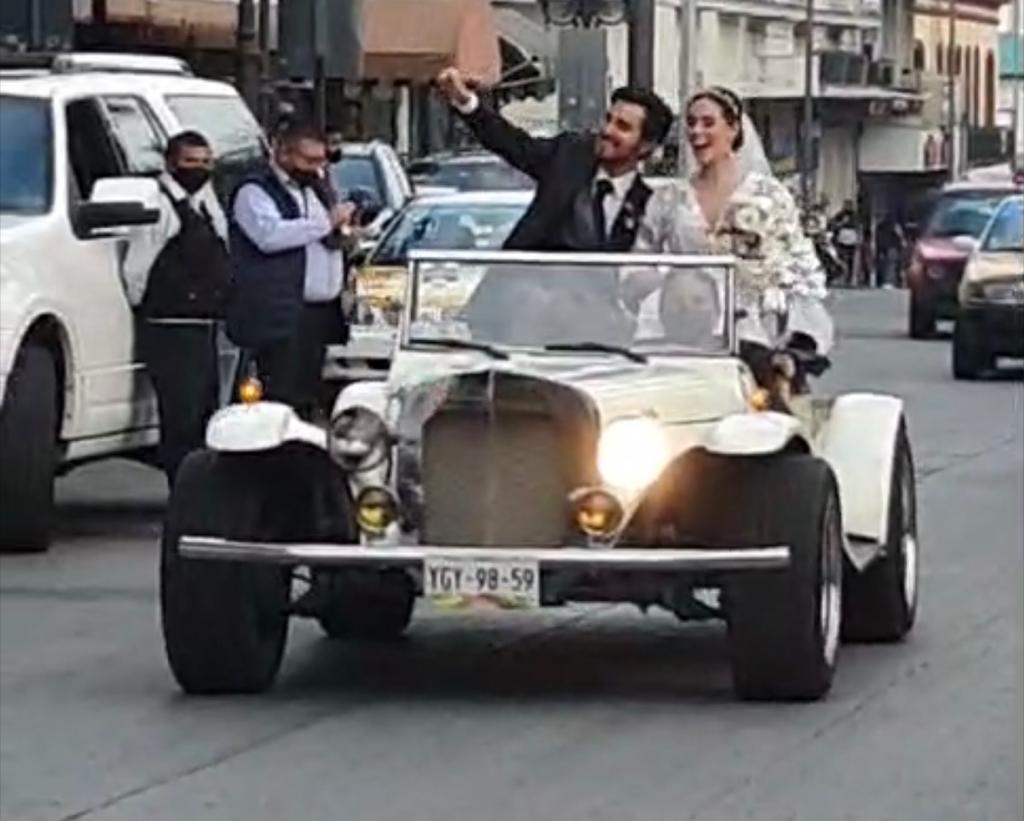 Jorge Bello y Chantal Muguira Croda se casaron en la Catedral de la Inmaculada Concepción, a pesar del covid-19. (Especial)