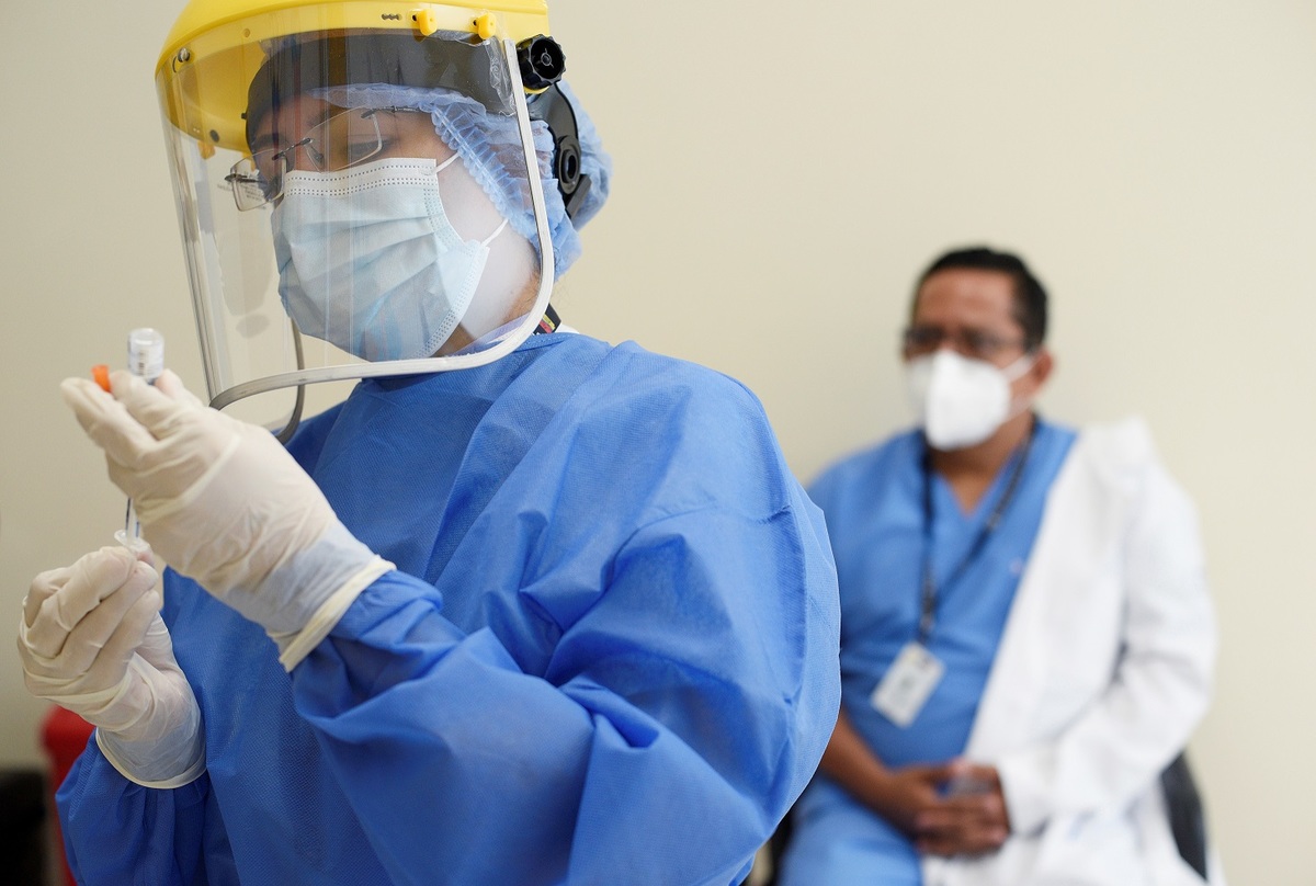 La pandemia de covid-19 tiene una tasa de mortalidad actual del 2.1 por ciento. (Reuters)