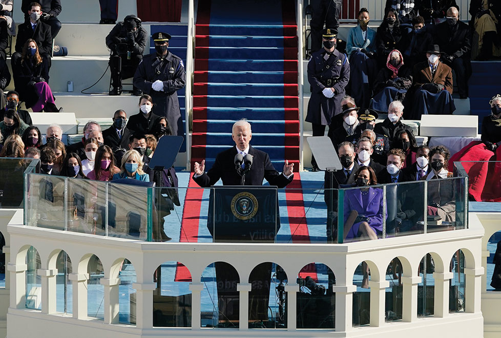El presidente Biden tomó posesión en una ceremonia sobria, que refleja el reto político que le dejan Donald Trump y el coronavirus.