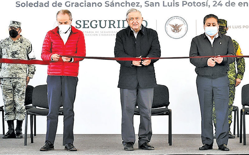 El Presidente al inaugurar ayer un cuartel de la Guardia en SLP. (Especial)