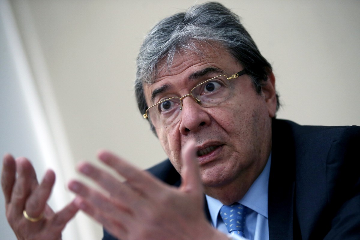 Carlos Holmes Trujillo fue internado a principios de enero por la pandemia del coronavirus. | Reuters