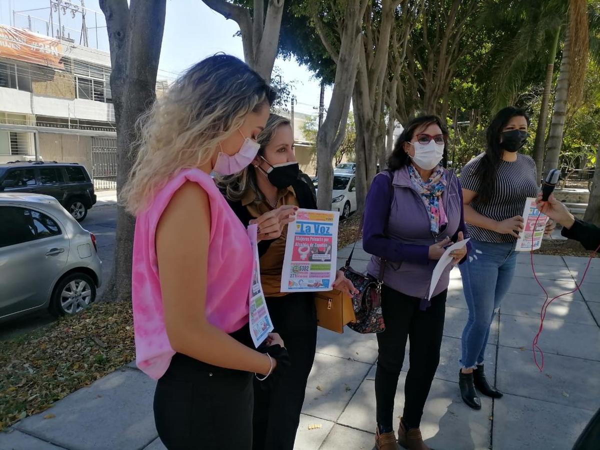 Colectivos feministas piden sancionar a medio que publicó una portada que estereotipa la participación de mujeres en la próxima contienda electoral. (