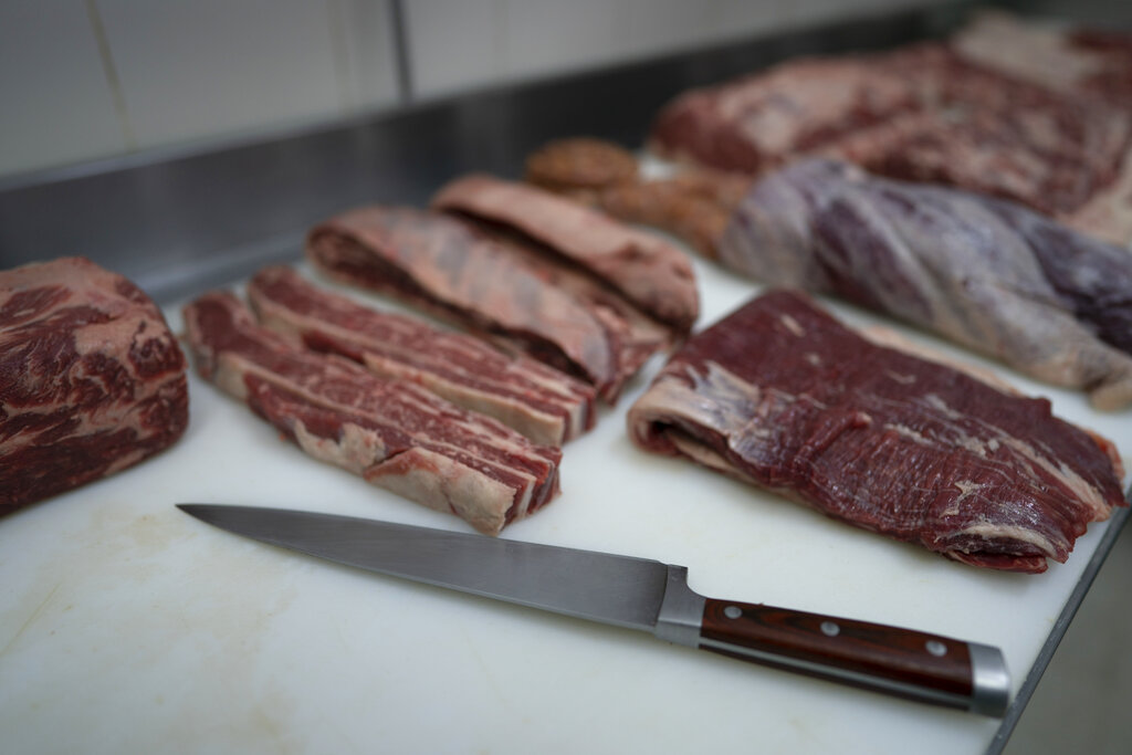 Los diez cortes de carne más consumidos en Argentina se ofrecerán a los mismos precios que en diciembre. (AP)