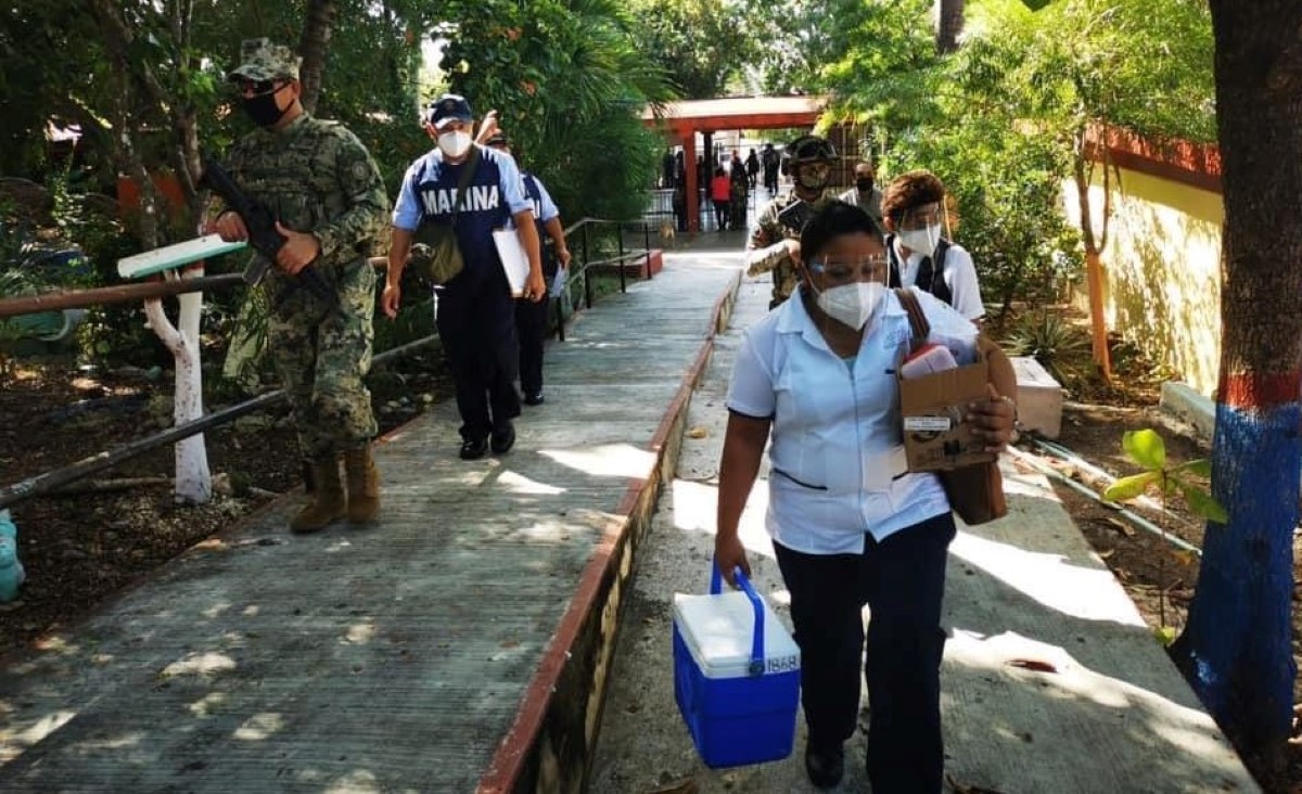 El IMSS informó que se han aplicado más de 9 mil vacunas a maestros de Campeche. | Especial