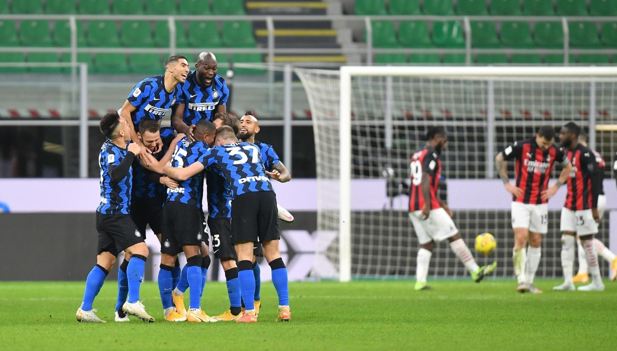 Inter de Milán se impuso 2-1 al Milan en Copa de Italia (Reuters)