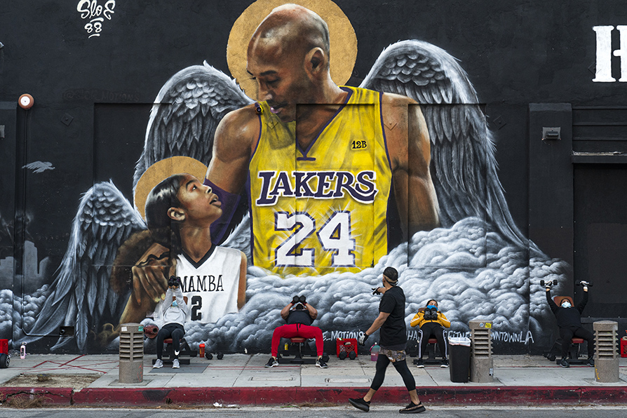 Los homenajes duraron días y hasta meses. |AP