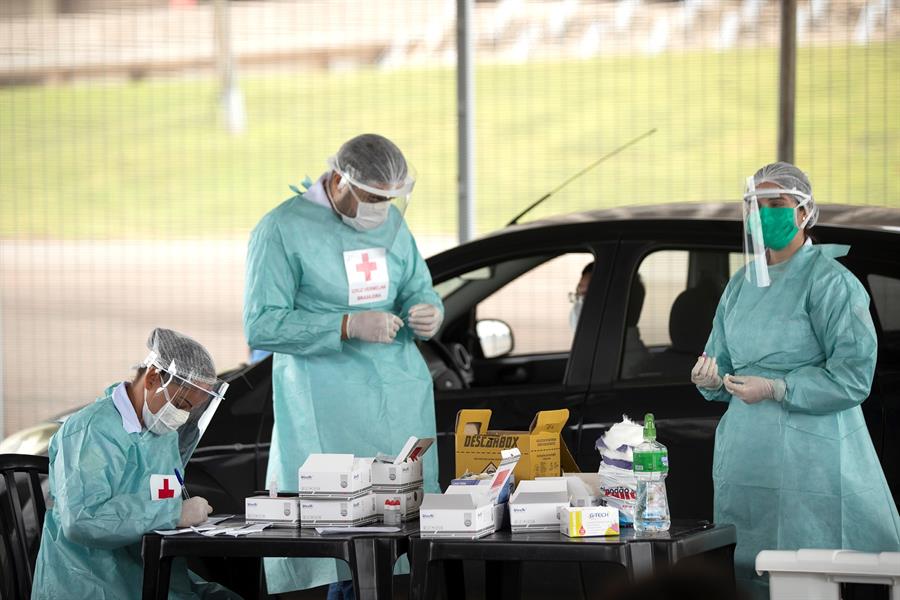 Algunos médicos sugieren que el agravamiento de la situación podría estar relacionado con una posible mayor virulencia o transmisión del virus. (EFE)