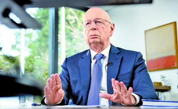 “Necesitamos un cambio de mentalidad”, señala Klaus Schwab. Laurent Gillieron/EFE
