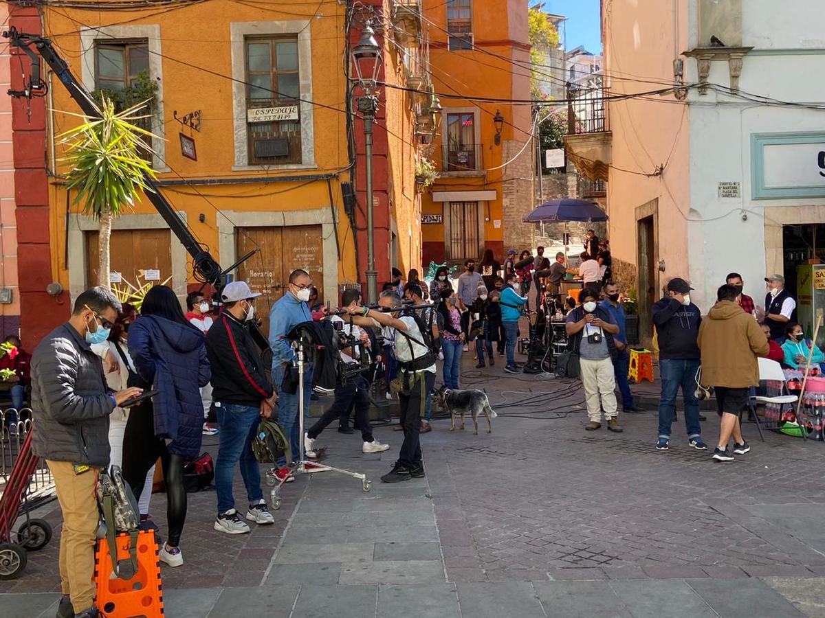 Pese a pandemia y semáforo rojo graban novela en Guanajuato capital