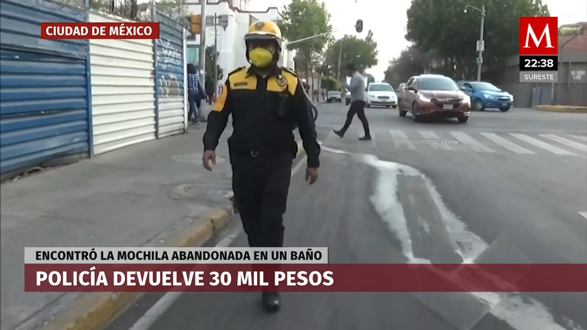 Policía de CdMx devolvió 30 mil pesos que encontró en un baño