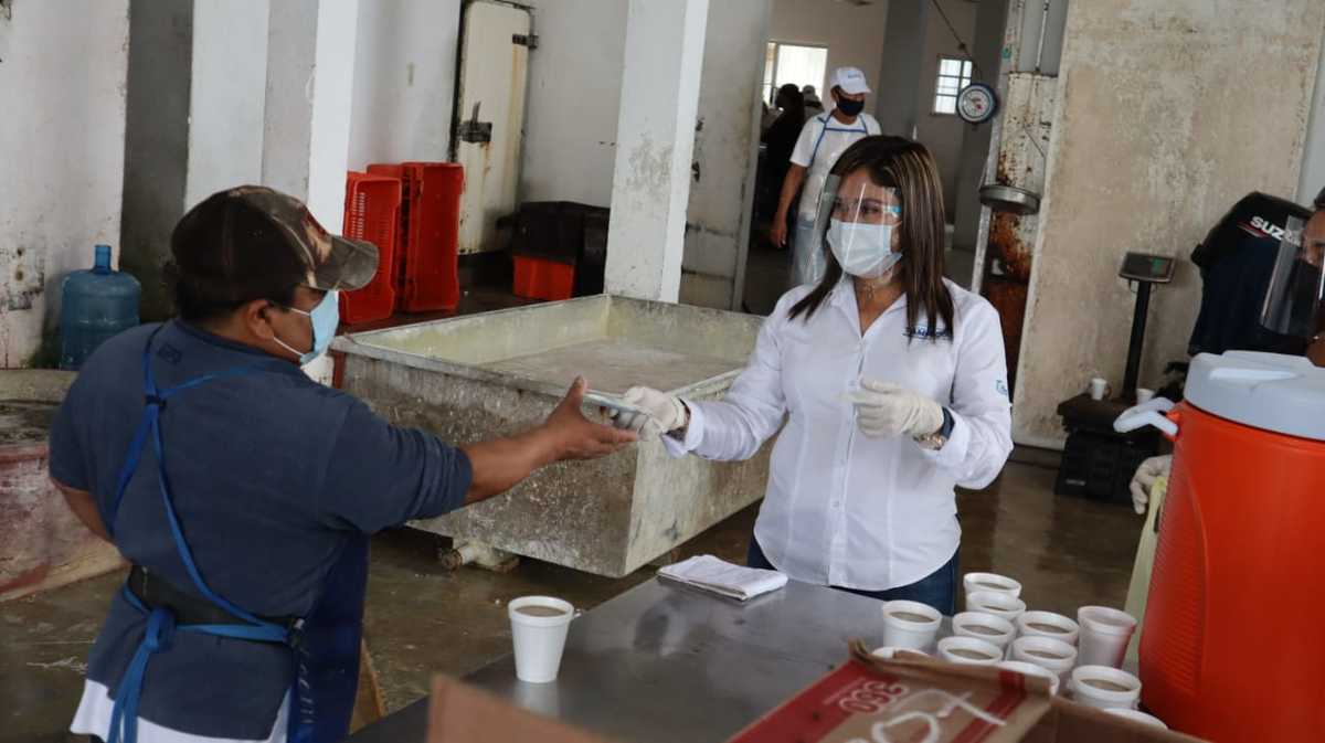 Visita de regidora Lluvia Ortega Maldonado a despicadoras de Tampico
