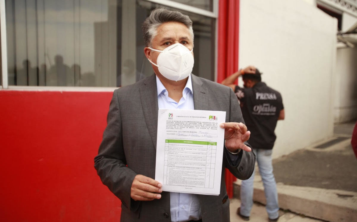 Alfredo Quiroz registra candidatura en Va por México por diputación Grupo Milenio