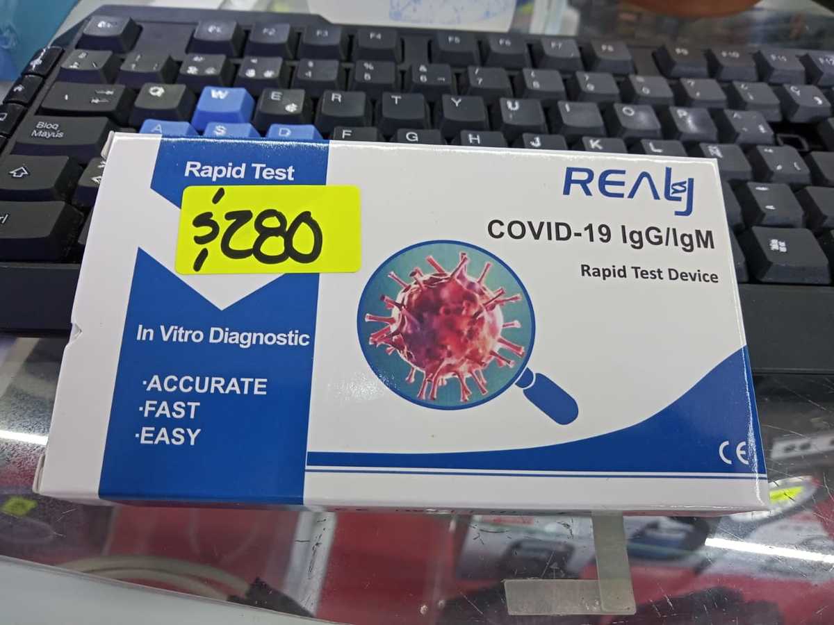 Establecimientos ajenos al ramo de la salud venden pruebas. (Roberto Hurtado)