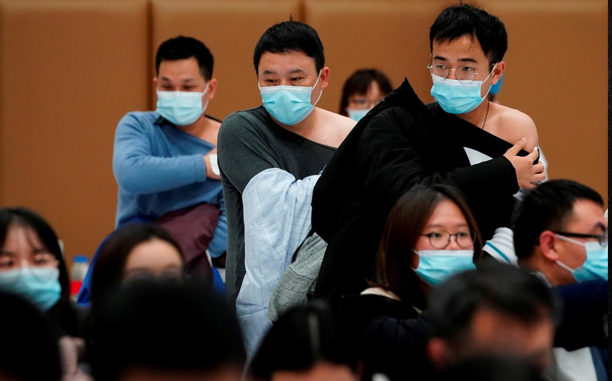 Los internautas de China critican los test rectales para detectar el covid-19. (Reuters)