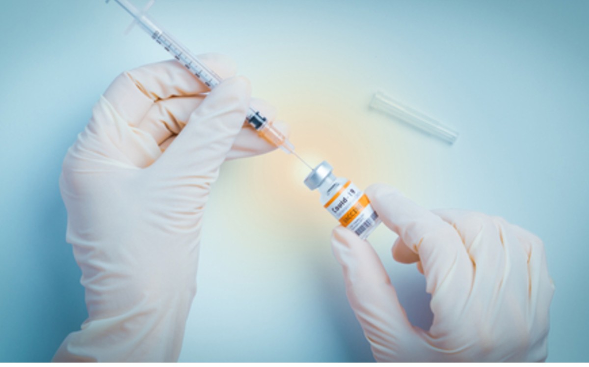 Laboratorio francés Sanofi fabricará la vacuna de su rival Pfizer/BioNTech. (shutterstock)