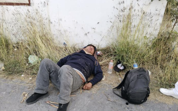 Miguel Ángel Ventura Sánchez, de 37 años de edad, explicó que caminó desde Escobedo hasta el sitio donde fue hallado con golpeas tras la caída.