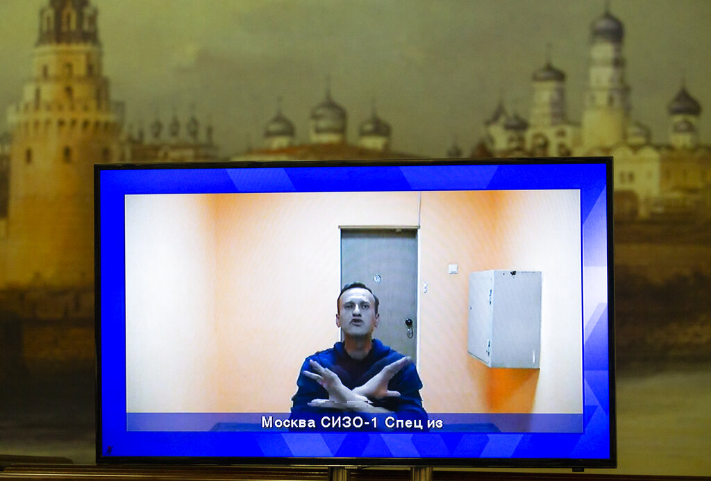 Alexei Navalni se presentó por videollamada ante la corte en Rusia. | AP