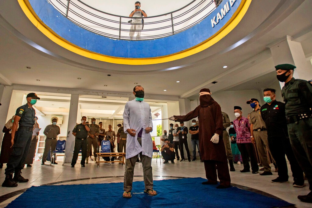 El código de la Sharia admite hasta 100 latigazos por infracciones morales como el sexo homosexual.  | AP