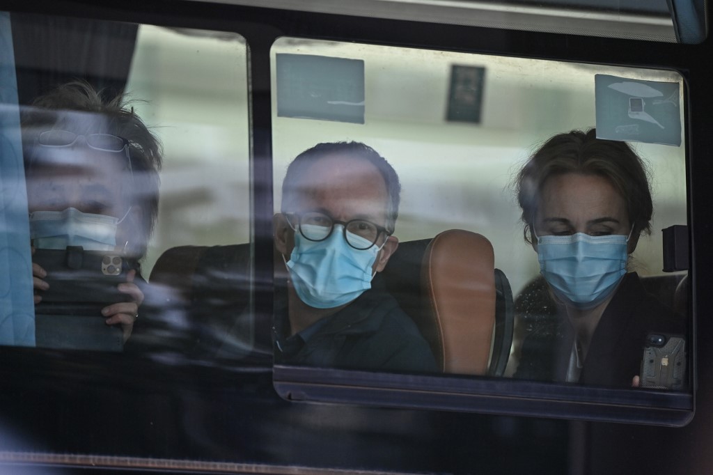 El grupo de expertos de la OMS se subió a un autobús rumbo a una zona de Wuhan, en China. | AFP