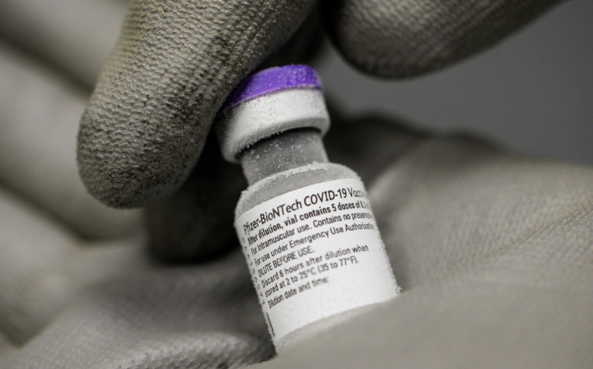 Pfizer y BioNTech consideran que su vacuna contra covid-19 es eficaz en dos variantes