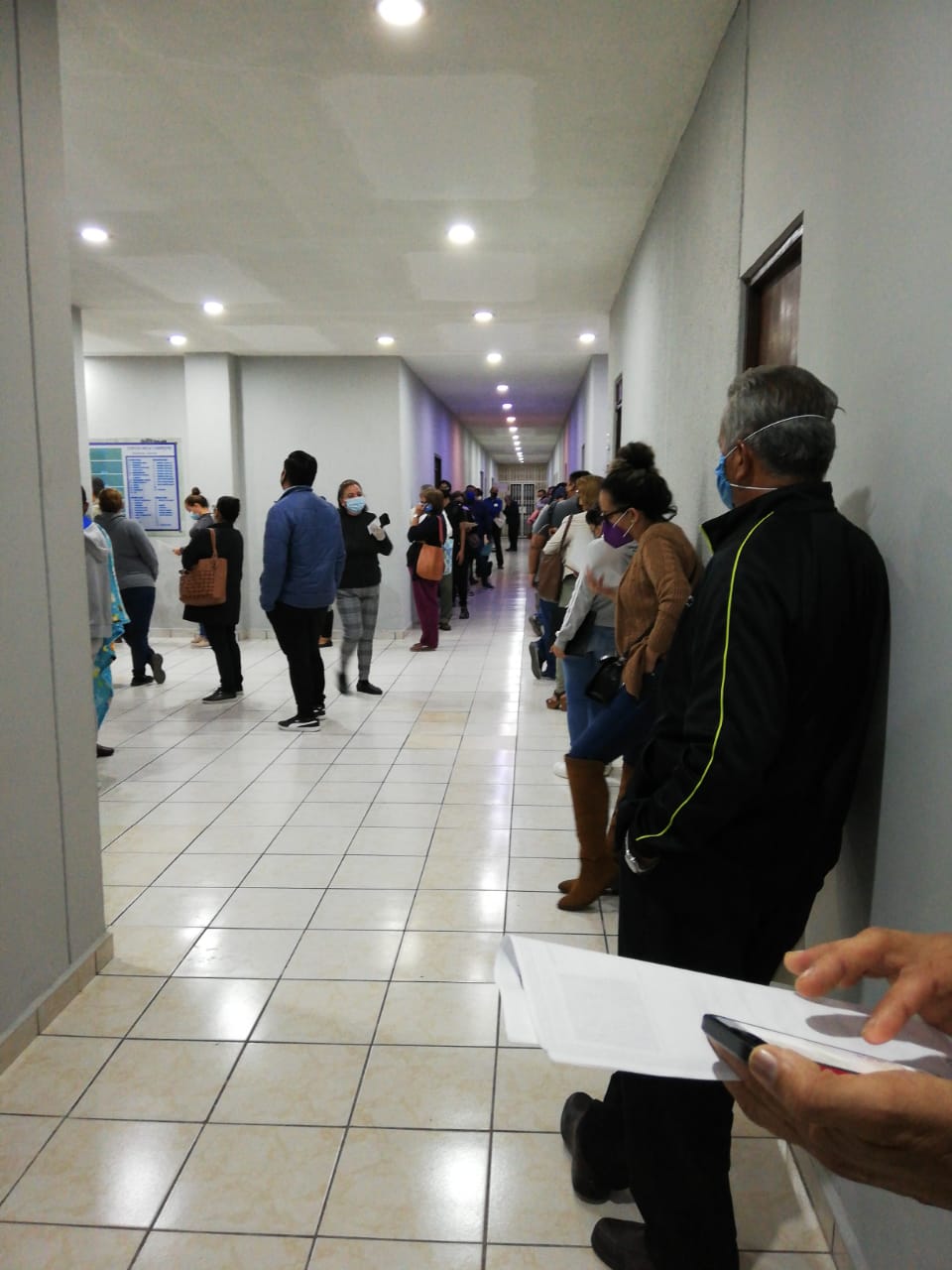 Registro Civil de Tampico, filas para actas de nacimiento.