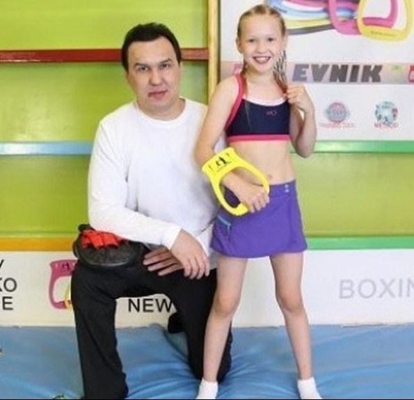 Evnika Saadvakass, boxeadora de 10 años (Instagram @evnika_saadvakass)