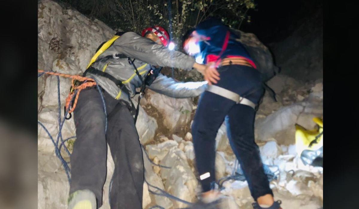 Los jóvenes de 21 años de edad, fueron asegurados y llevados a una zona segura.