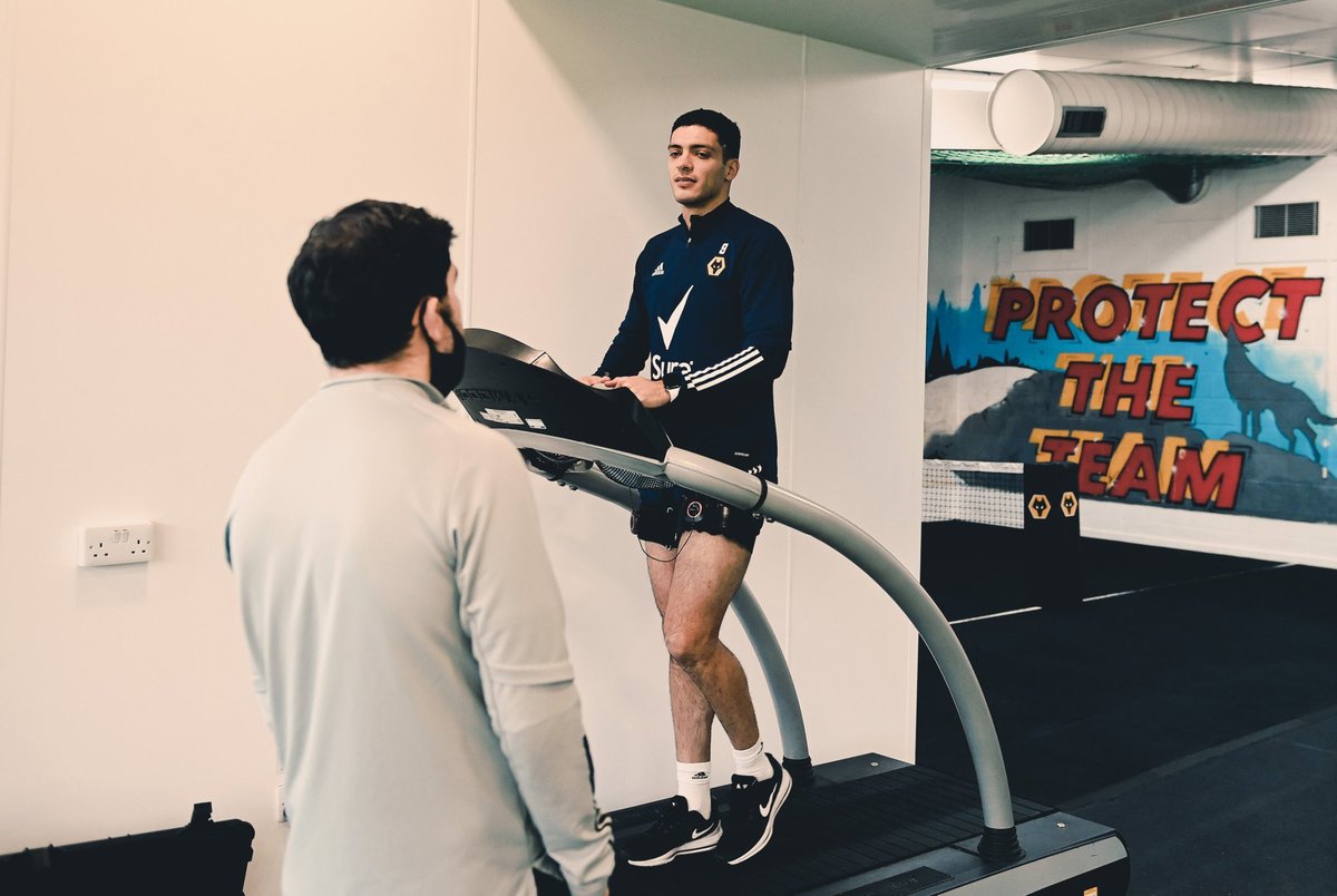 Raúl Jiménez en recuperación (Twitter: @WolvesEspanol)