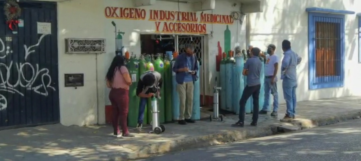 Los tanques de oxígeno pueden alcanzar un costo de hasta 20 mil pesos. (Especial)