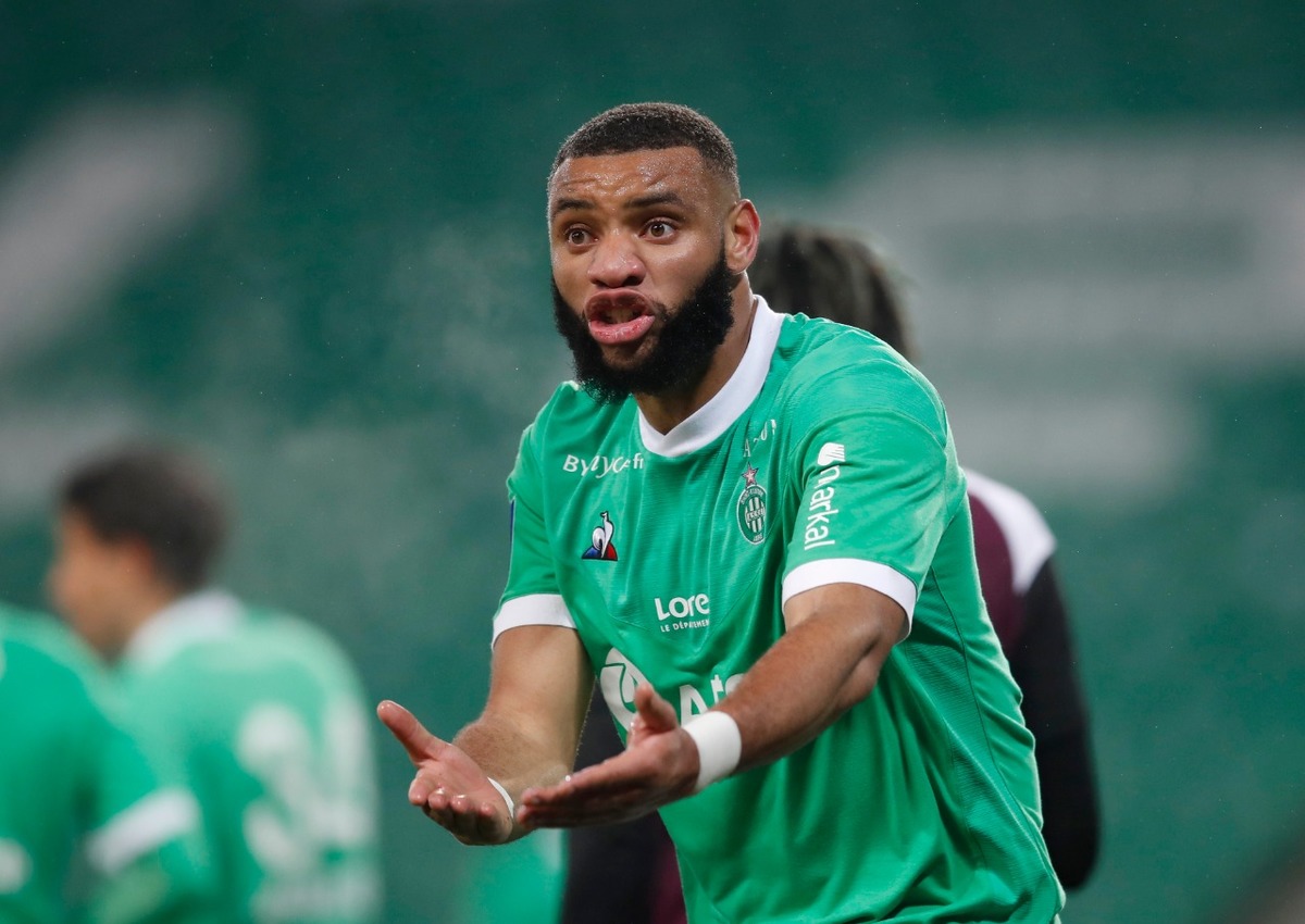 Aficionados del Saint Étienne irrumpen entrenamiento del equipo (Reuters)