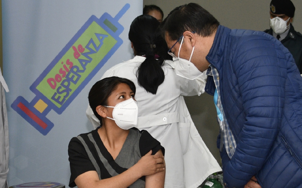 Bolivia inició hoy su vacunación contra el coronavirus con la vacuna rusa Sputnik V. (AFP)