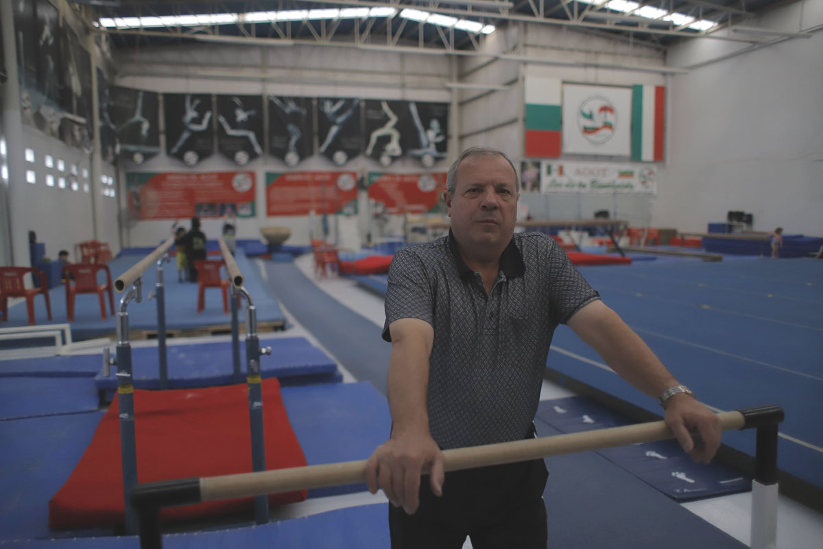 Fue coordinador de gimnasia olímpica y rítmica en Sofía, Bulgaria de 1983 a 1986. (Manuel Guadarrama)