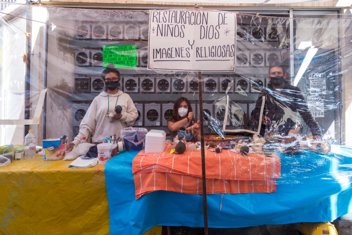 Familia Silva se dedica a la reparación de Niños Dios. (Andrés Lobato)