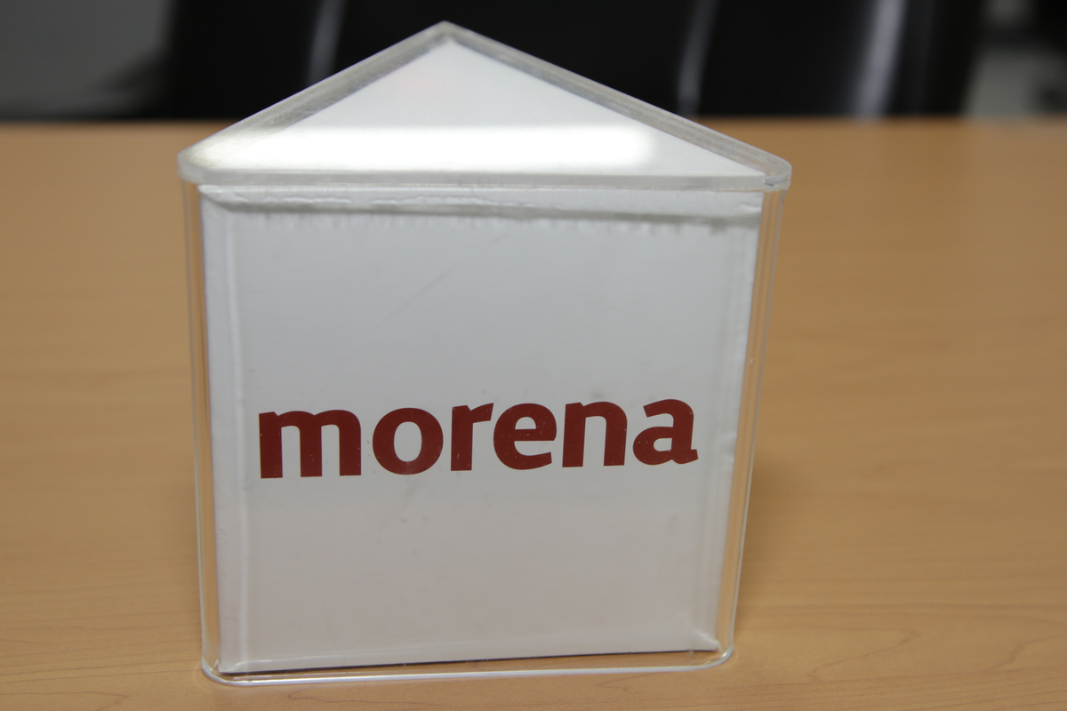 Logo del partido político Morena en la Junta Local del INE. (Agencia Enfoque)