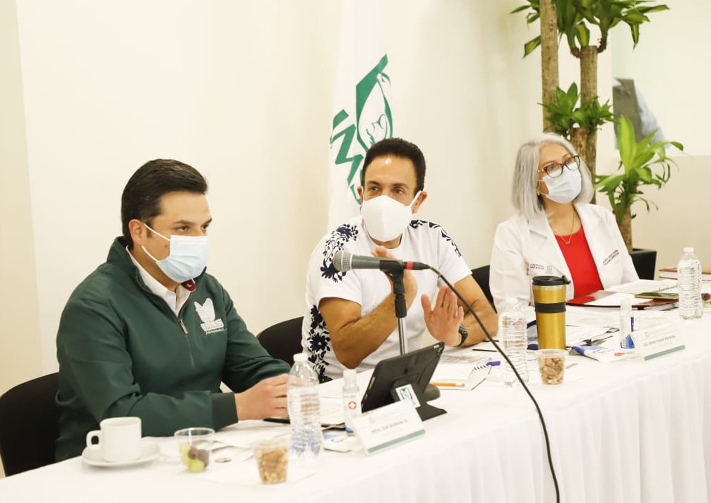 Omar Fayad, gobernador de Hidalgo, se reunió con Zoé Robledo, director del IMSS. (Especial)