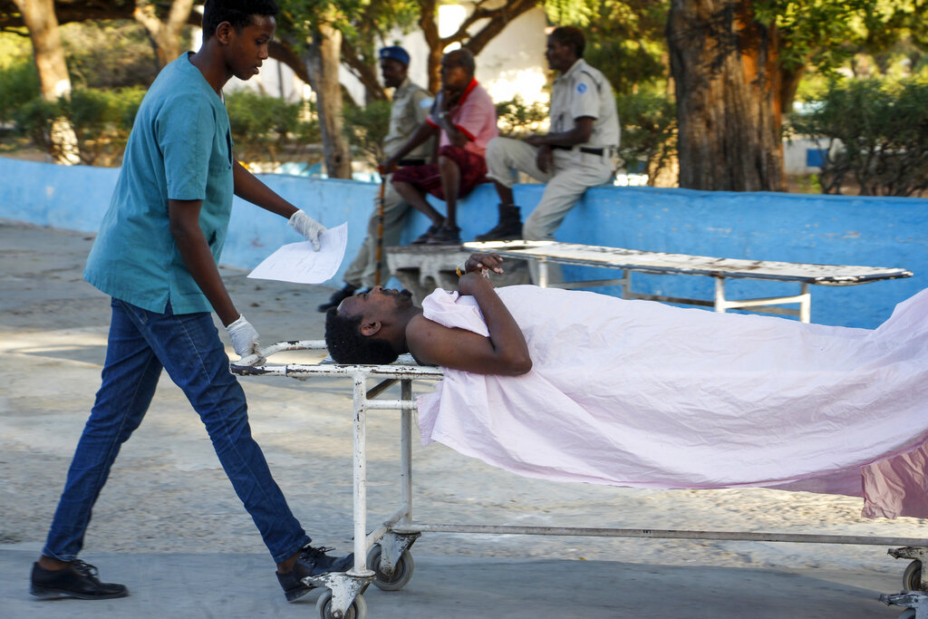 El ataque de los extremistas se dirigió en dos zonas del hotel en Somalia. | AP