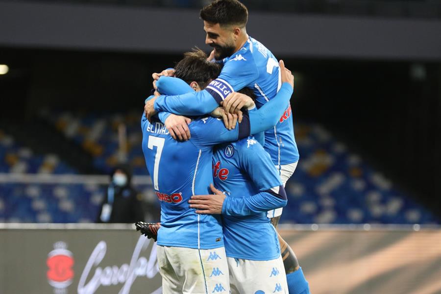 Jugadores del Napoli en festejo (EFE)