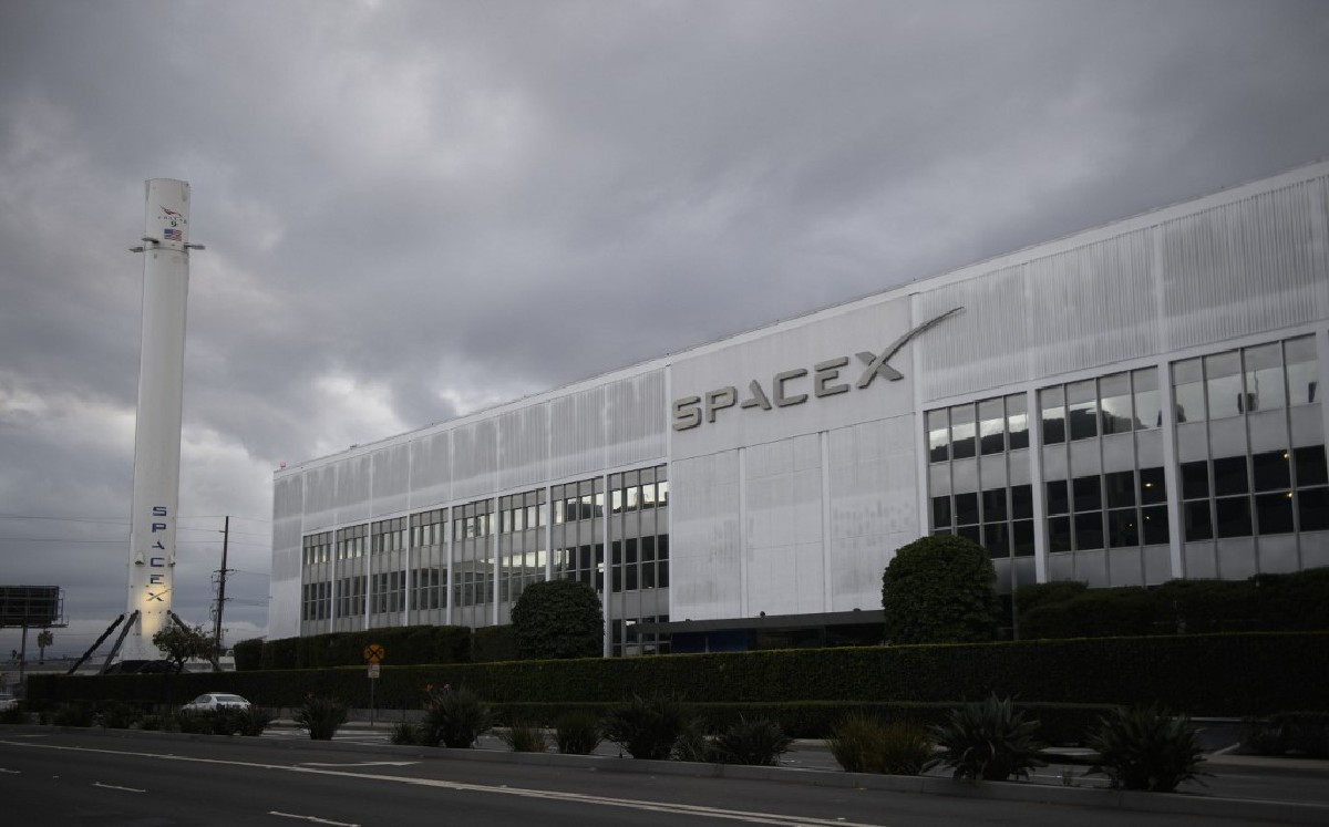 A través de un concurso, SpaceX dará escogerá a tres ciudadanos de EU para viajar al espacio. (AFP)