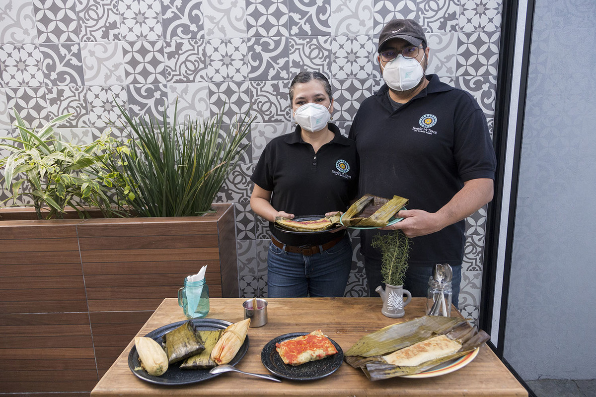 Janeth Bustamante y su esposo José Luis Quiroz, dueños de “Tamales Mi Tierra”