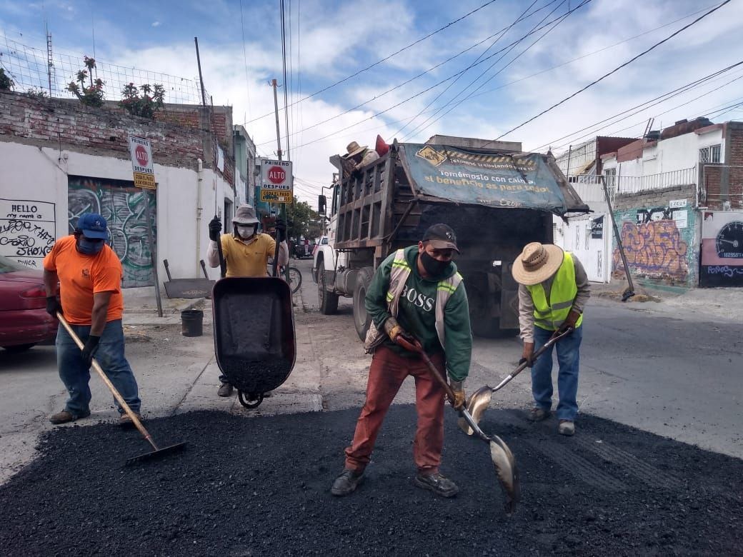 Reparan los baches en León
