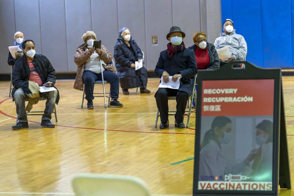 La vacunación en Estados Unidos está avanzando en un promedio de un millón de dosis diarias. (AP)
