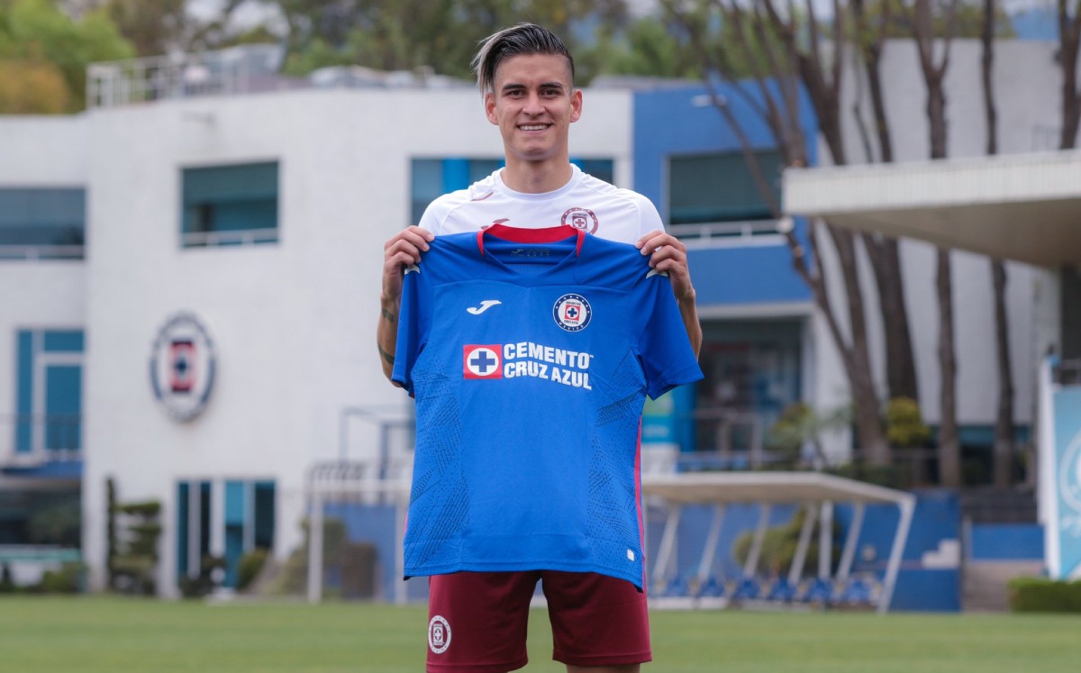Alexis Peña, nuevo jugador de Cruz Azul (Twitter: @CruzAzulCD)