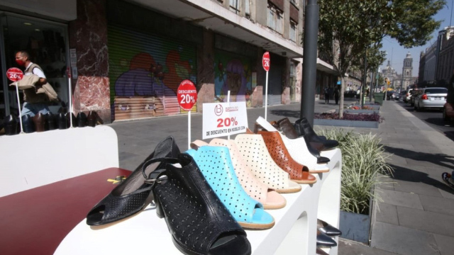Comercios no esenciales del Centro Histórico de CdMx rabren al aire libre por covid-19