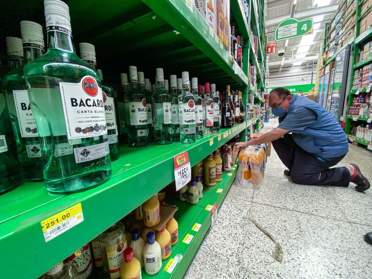 No consumir bebidas alcohólicas es una recomendación general para todos los fármacos. (Cuartoscuro/Archivo)