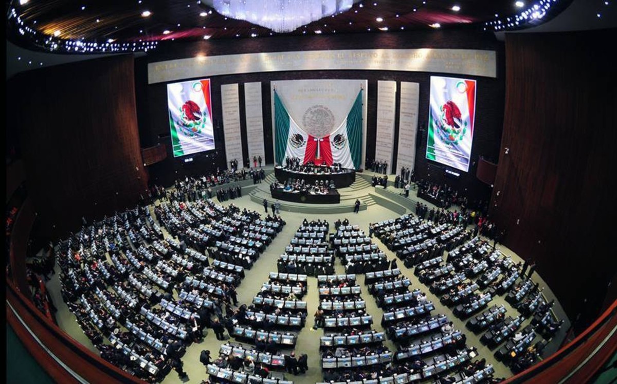 Diputados reciben y turnan a comisiones iniciativa de reforma eléctrica de AMLO