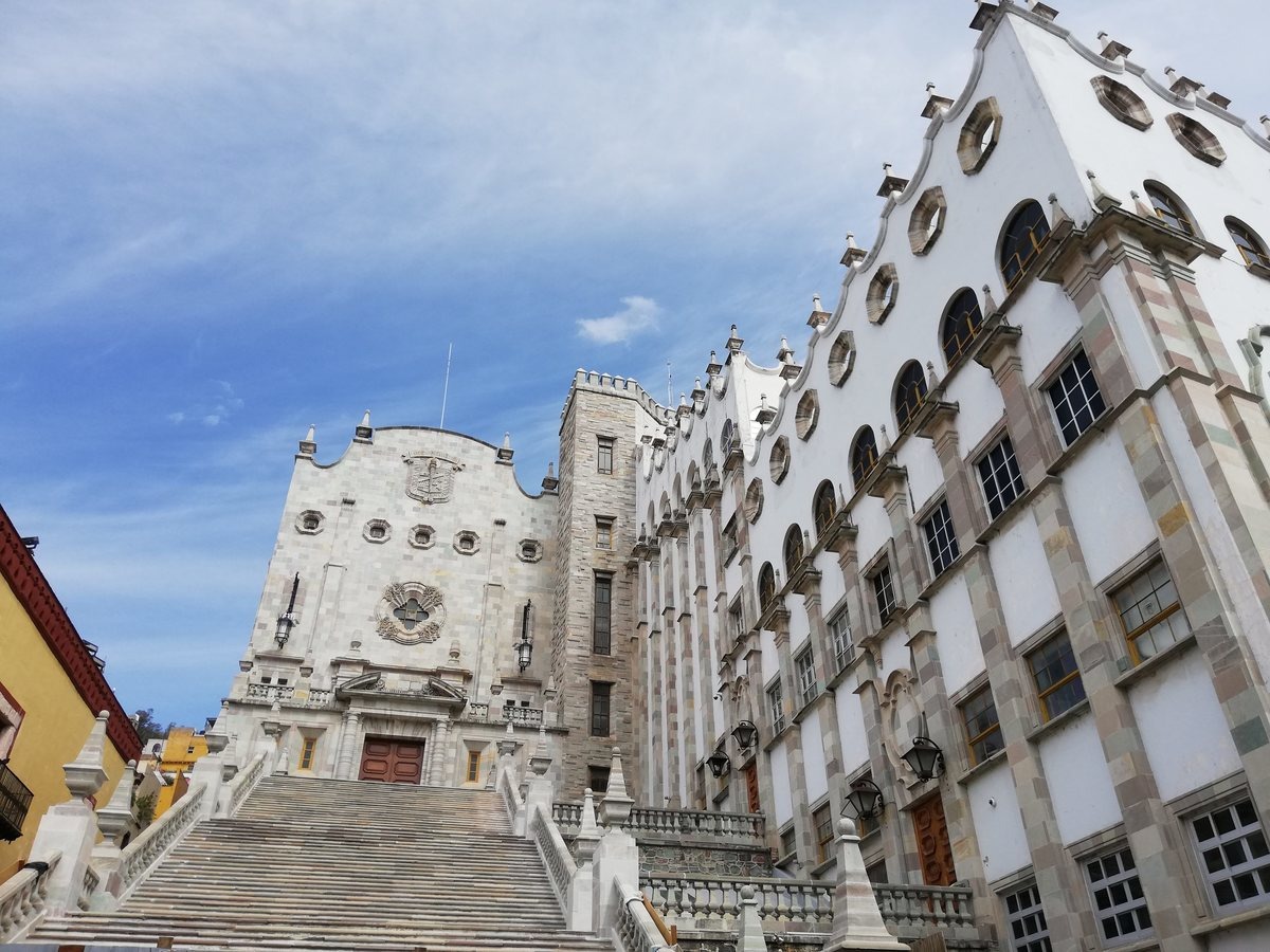 Ingresan a UG 2 mil nuevos estudiantes
